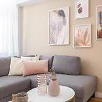 Old Town Bucharest, Lovely 2 Bedrooms * Bucureşti