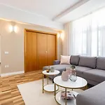 Old Town Bucharest, Lovely 2 Bedrooms Apartament Bucureşti