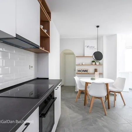 Old Town Bucharest, Lovely 2 Bedrooms Бухарест