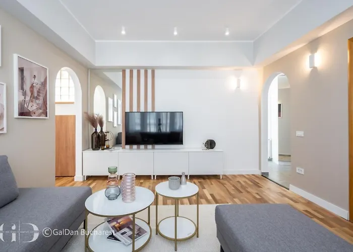 Old Town Bucharest, Lovely 2 Bedrooms 公寓